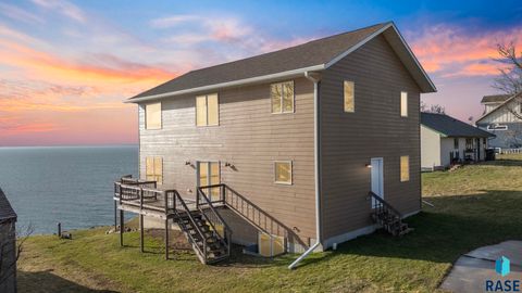 Photo of 136 SE Lake Dr, Estelline, SD 57234 (MLS # 22602590)