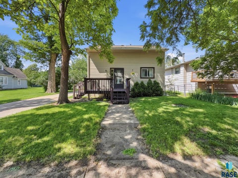 Homes For Sale - 200 W Lotta Street<br/> Sioux Falls, SD 57105