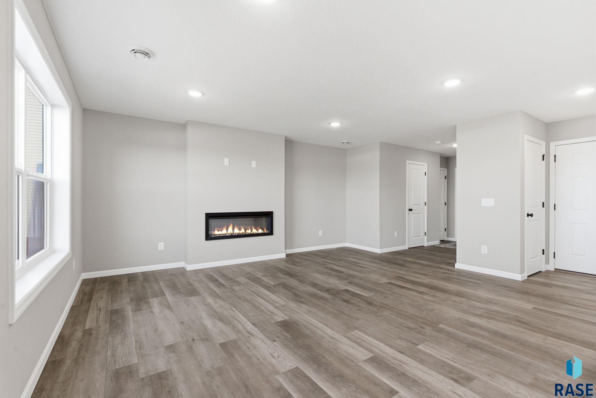 6412 W Goldberg Dr