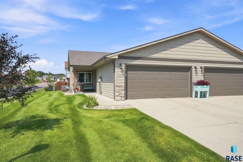 Homes For Sale - 6636 W 6th Place<br/> Sioux Falls, SD 57107
