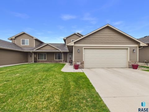 Photo of 4312 W Kinsley Pl, Sioux Falls, SD 57108 (MLS # 22602832)