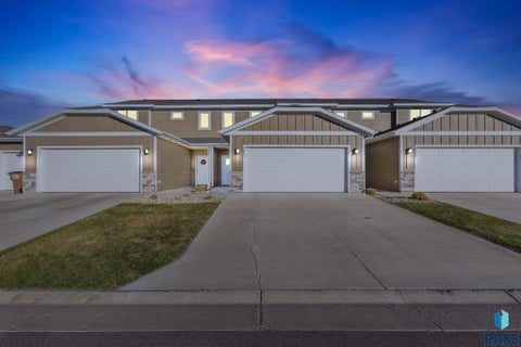Townhouse For Sale - 5812 S Whisper Creek Place<br/> Sioux Falls, SD 57108