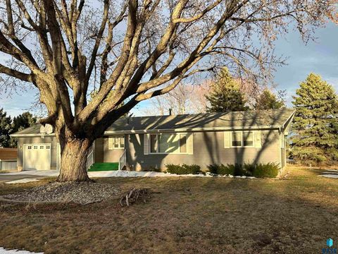Homes For Sale - 100 S Relanto Street<br/> Freeman, SD 57029