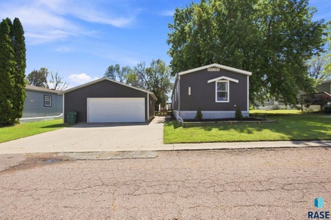 Mobile Home For Sale - 5903 W Falcon Place<br/> Sioux Falls, SD 57107