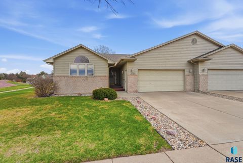 Photo of 3500 E Kris Dr, Sioux Falls, SD 57103 (MLS # 22602457)
