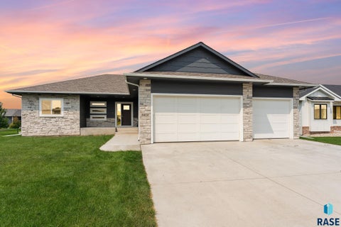 Photo of 6620 E 33rd St, Sioux Falls, SD 57110 (MLS # 22607970)