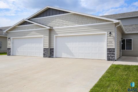 Photo of 2502 E Copalis Pl, Sioux Falls, SD 57108 (MLS # 22602459)