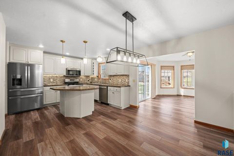 Photo of 716 W Laquinta St, Sioux Falls, SD 57108 (MLS # 22602706)