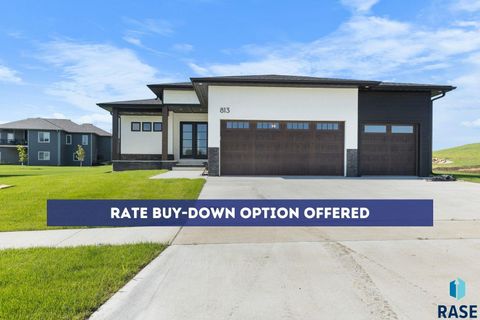 Photo of 813 N Sylvan Dr, Sioux Falls, SD 57110 (MLS # 22600628)