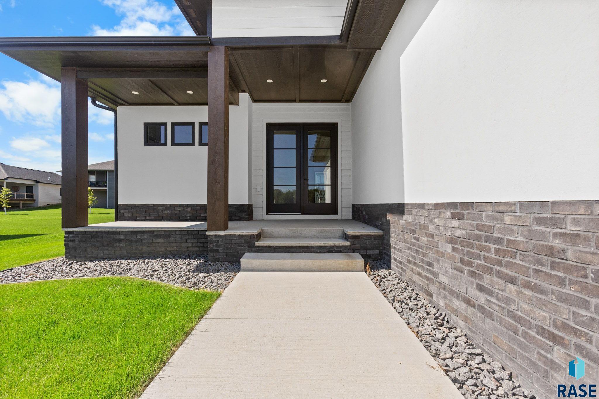 813 N Sylvan Dr