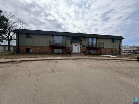 Photo of 4203 S West Ave, Sioux Falls, SD 57105 (MLS # 22602497)
