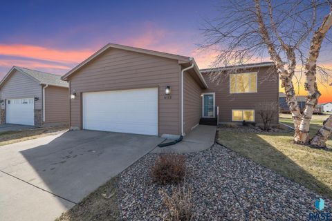 Photo of 4113 W 92nd St, Sioux Falls, SD 57108 (MLS # 22602409)