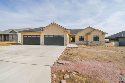 Photo of 1612 N Notley Ct, Sioux Falls, SD 57110 (MLS # 22601537)