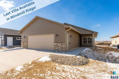 Photo of 521 S Big Stone Ave, Sioux Falls, SD 57106 (MLS # 22600663)