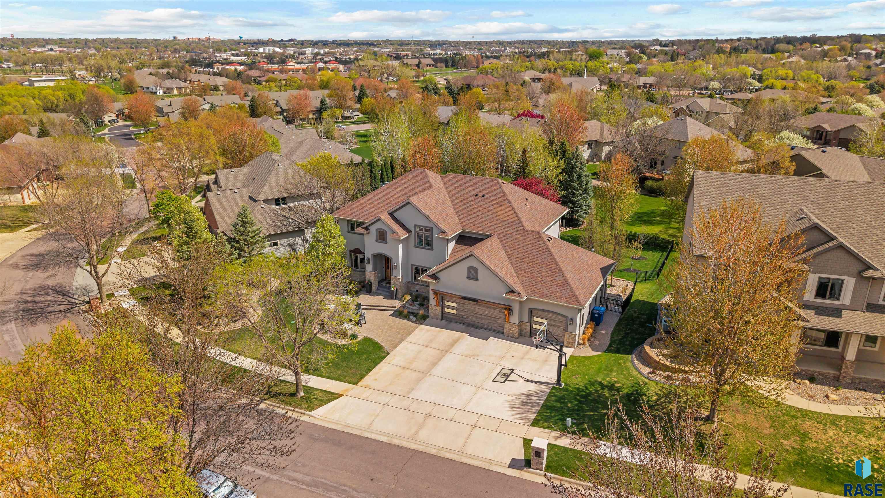 Photo 1 of 43 — 5604 S Jersey Tess Dr, Sioux Falls, SD 57108