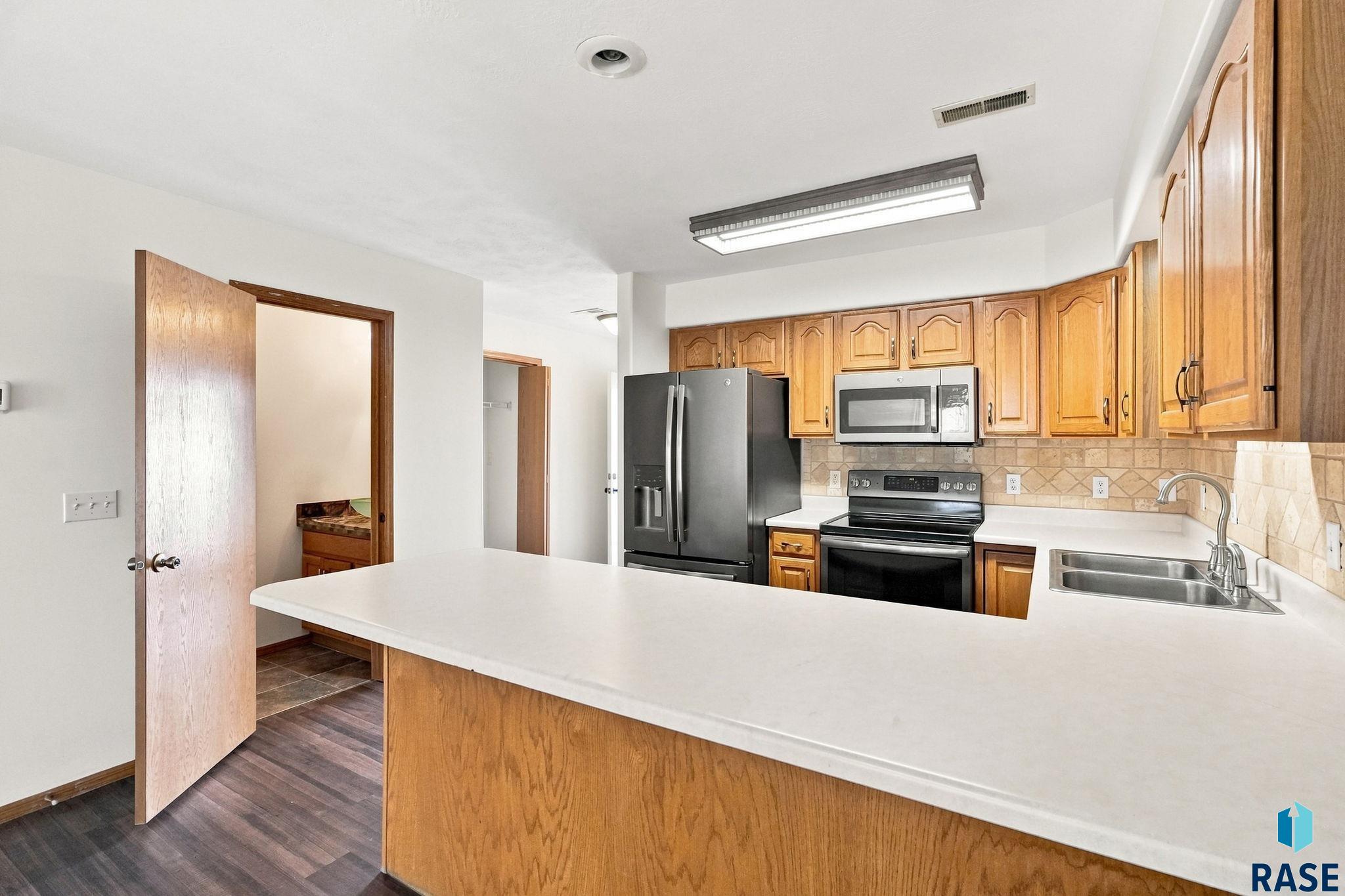 1841 S Sertoma Ave 102