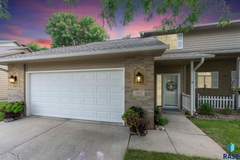 Photo of 3419 W 80th Pl, Sioux Falls, SD 57108 (MLS # 22606191)