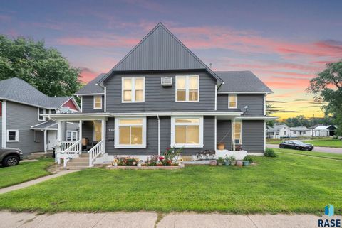 Photo of 902 W 8th St 3 #3, Sioux Falls, SD 57104 (MLS # 22508806)