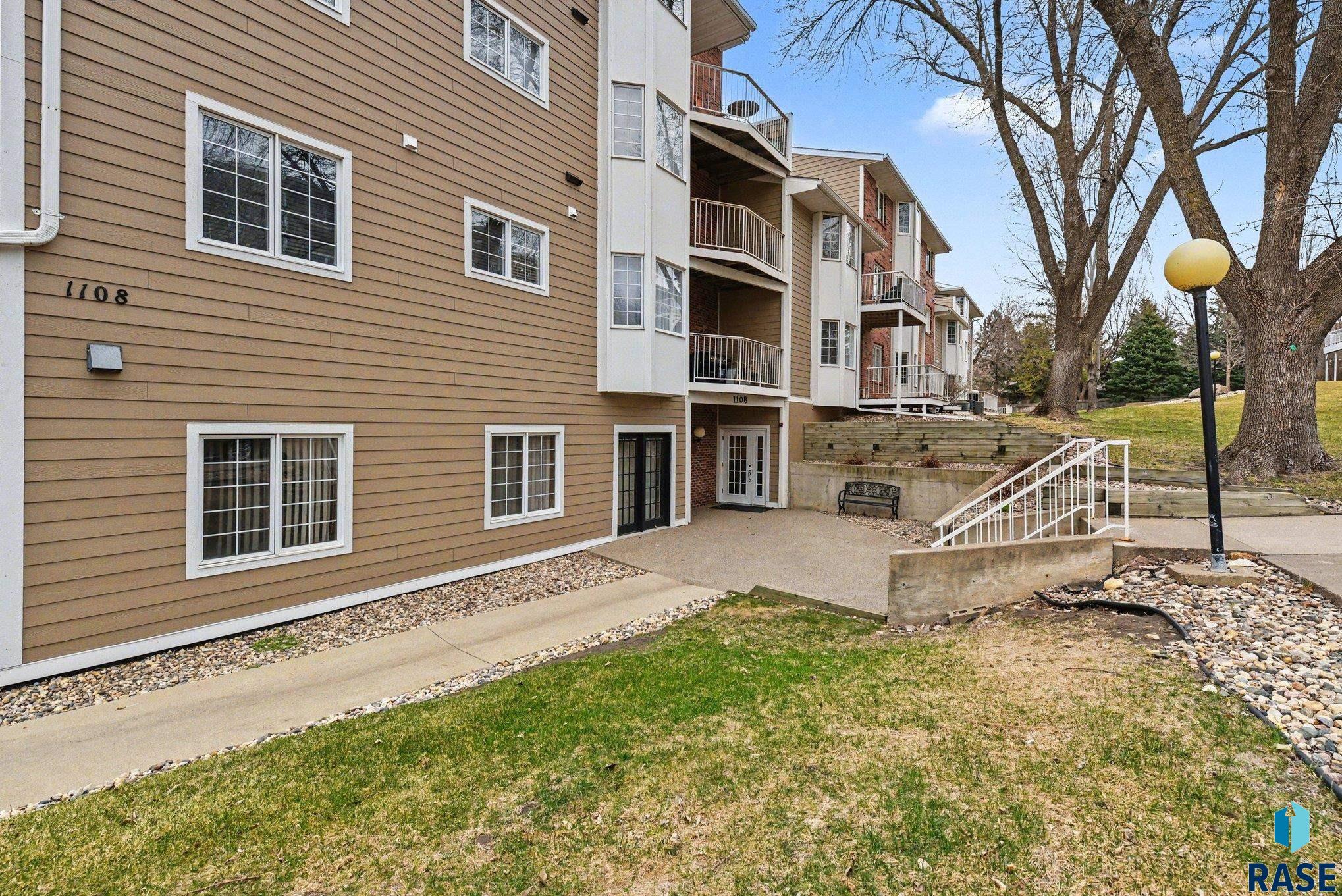 1108 W 57th St 205