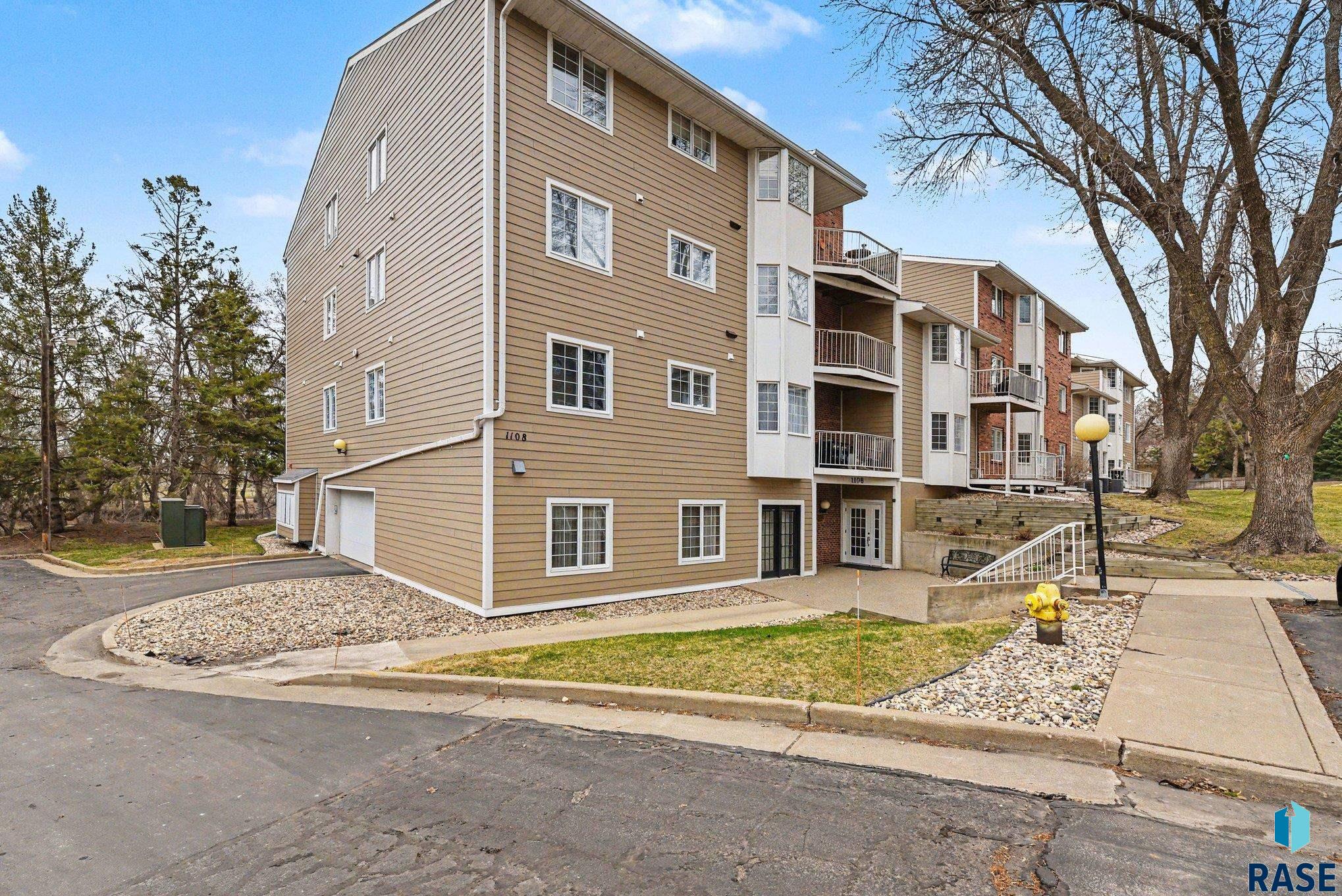 1108 W 57th St 205