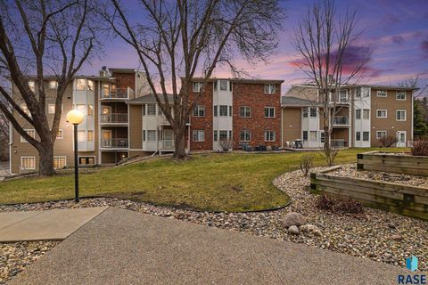 Photo of 1108 W 57th St 205 #205, Sioux Falls, SD 57108 (MLS # 22602366)