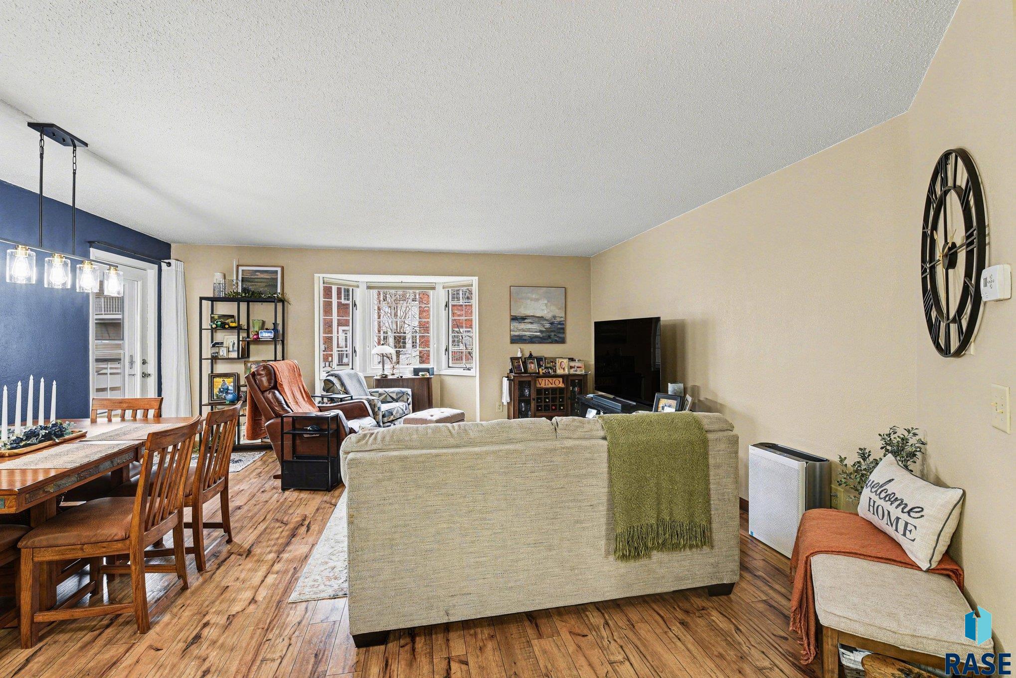 1108 W 57th St 205