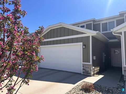 Photo of 7005 W Gresford Pl, Sioux Falls, SD 57106 (MLS # 22602835)