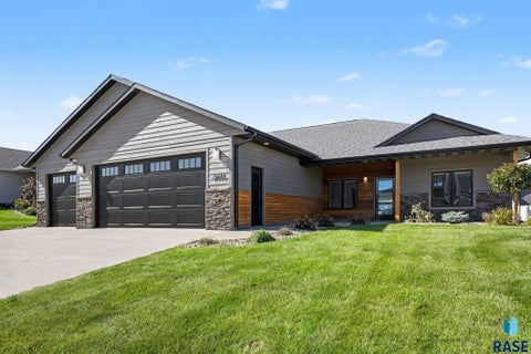 Photo of 2605 S Faith Ave, Sioux Falls, SD 57110 (MLS # 22607830)