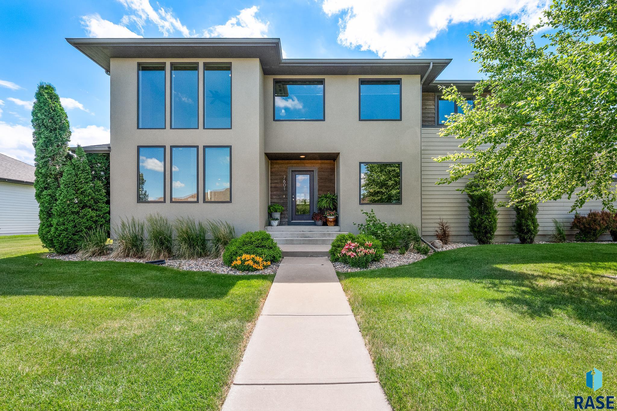 Photo 1 of 53 — 7601 S Ridgestone Dr, Sioux Falls, SD 57108