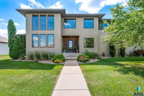 Homes For Sale - 7601 S Ridgestone Drive<br/> Sioux Falls, SD 57108