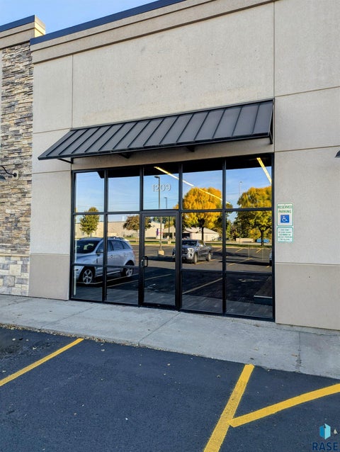 Photo of 1209 E Benson Rd, Sioux Falls, SD 57104 (MLS # 22607829)