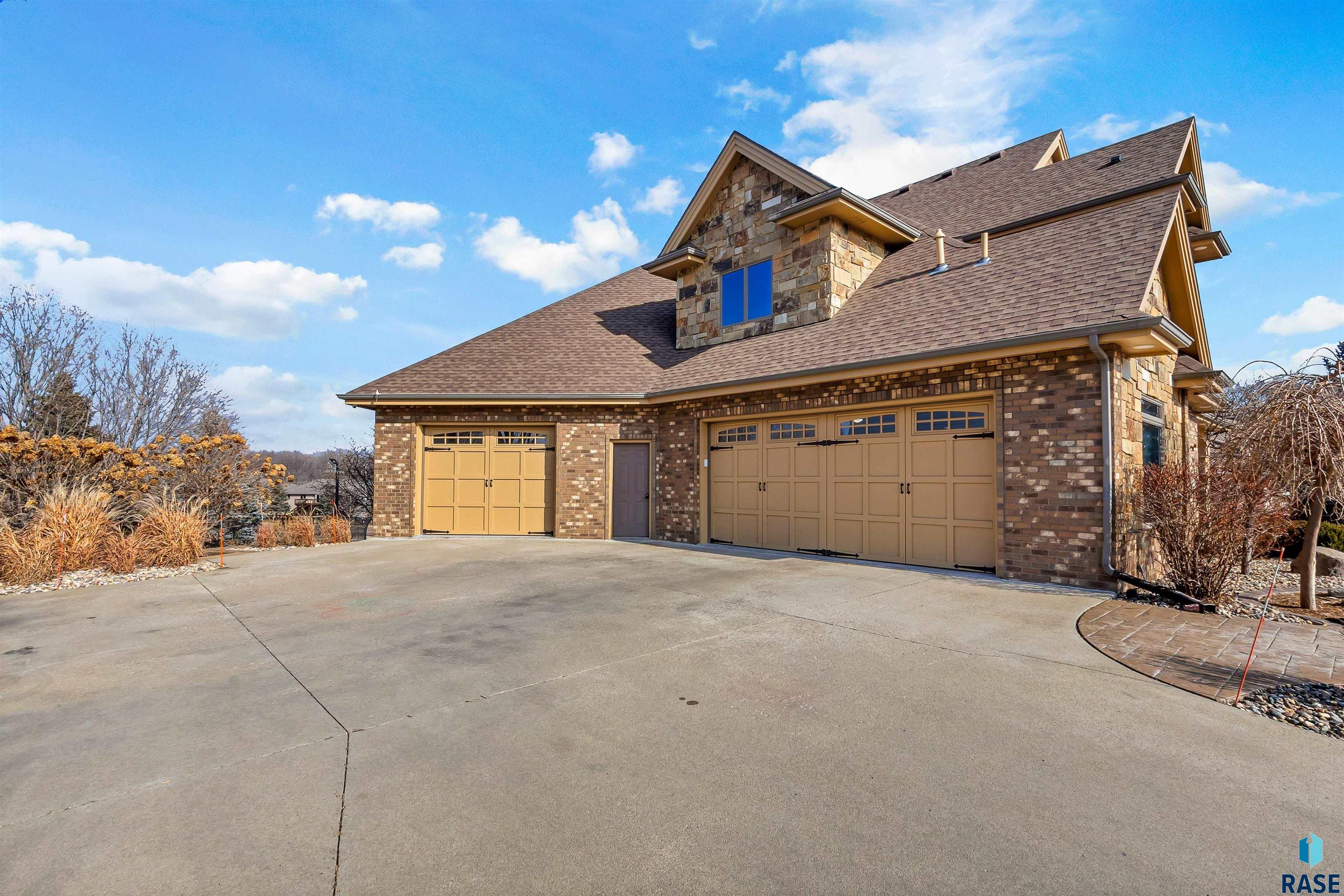 2208 W Cherrywood Cir