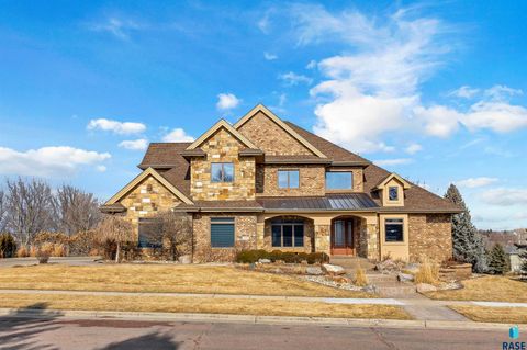 Photo of 2208 W Cherrywood Cir, Sioux Falls, SD 57108 (MLS # 22601523)