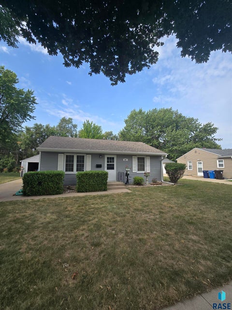 Homes For Sale - 647 N Leadale Avenue<br/> Sioux Falls, SD 57103