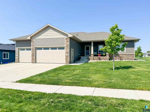 Homes For Sale - 2601 E Sunburst Drive<br/> Brandon, SD 57005