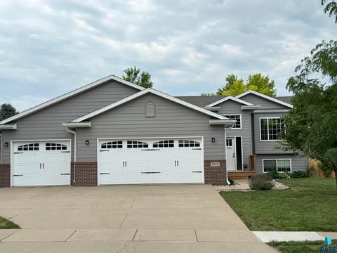 Homes For Sale - 5813 W Teem Street<br/> Minnehaha County, Sioux Falls, SD 57107