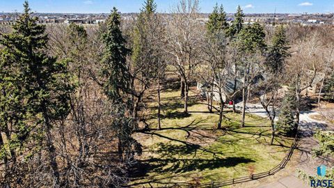 Photo of 4301 S Pine Cone Pl, Sioux Falls, SD 57105 (MLS # 22602447)