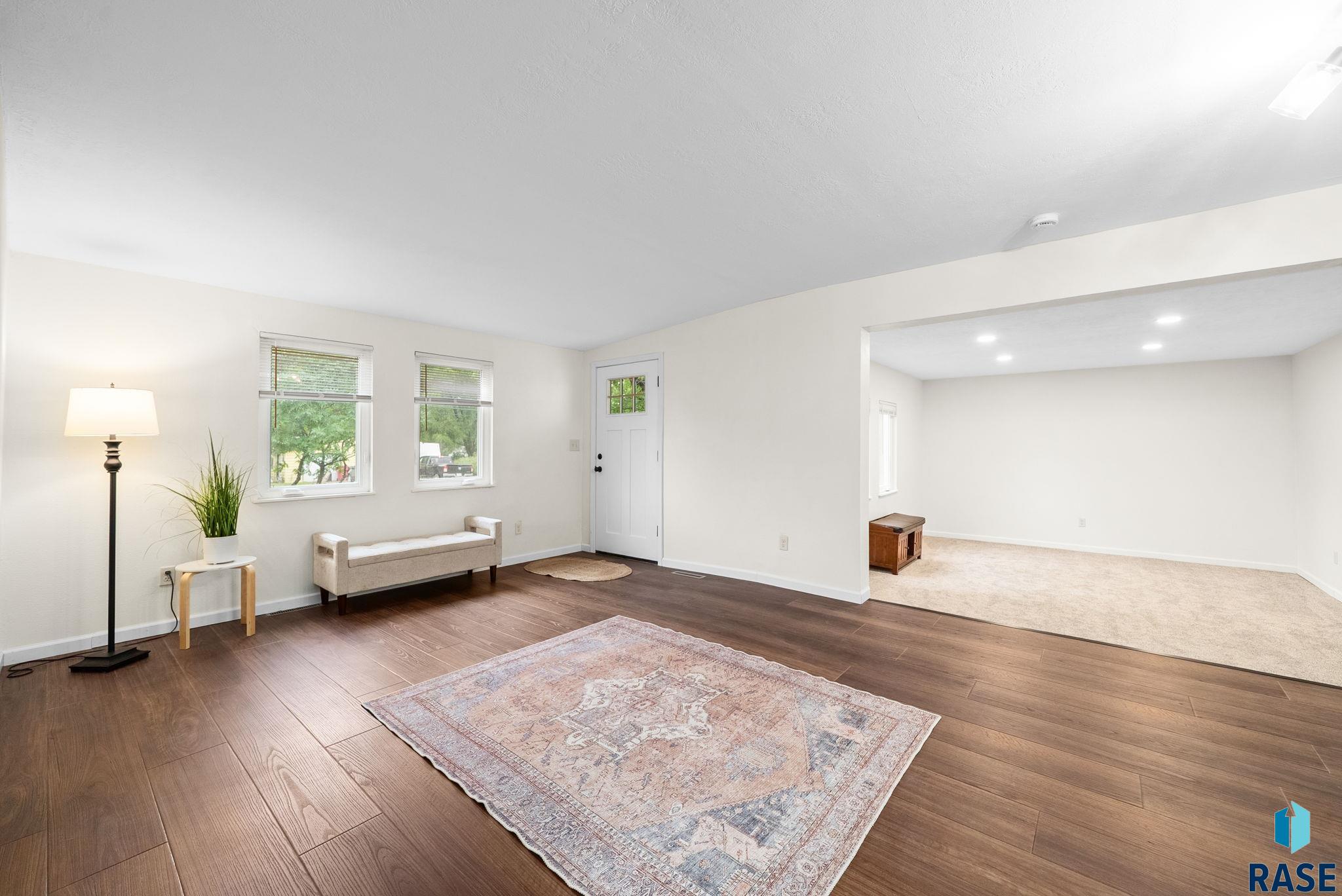 3239 N Lewis Ave