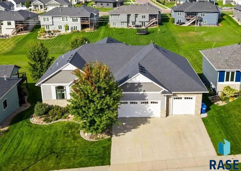 Homes For Sale - 607 S Torrey Pine Lane<br/> Sioux Falls, SD 57110