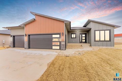Photo of 1729 N Hyssop Dr, Sioux Falls, SD 57110 (MLS # 22506274)
