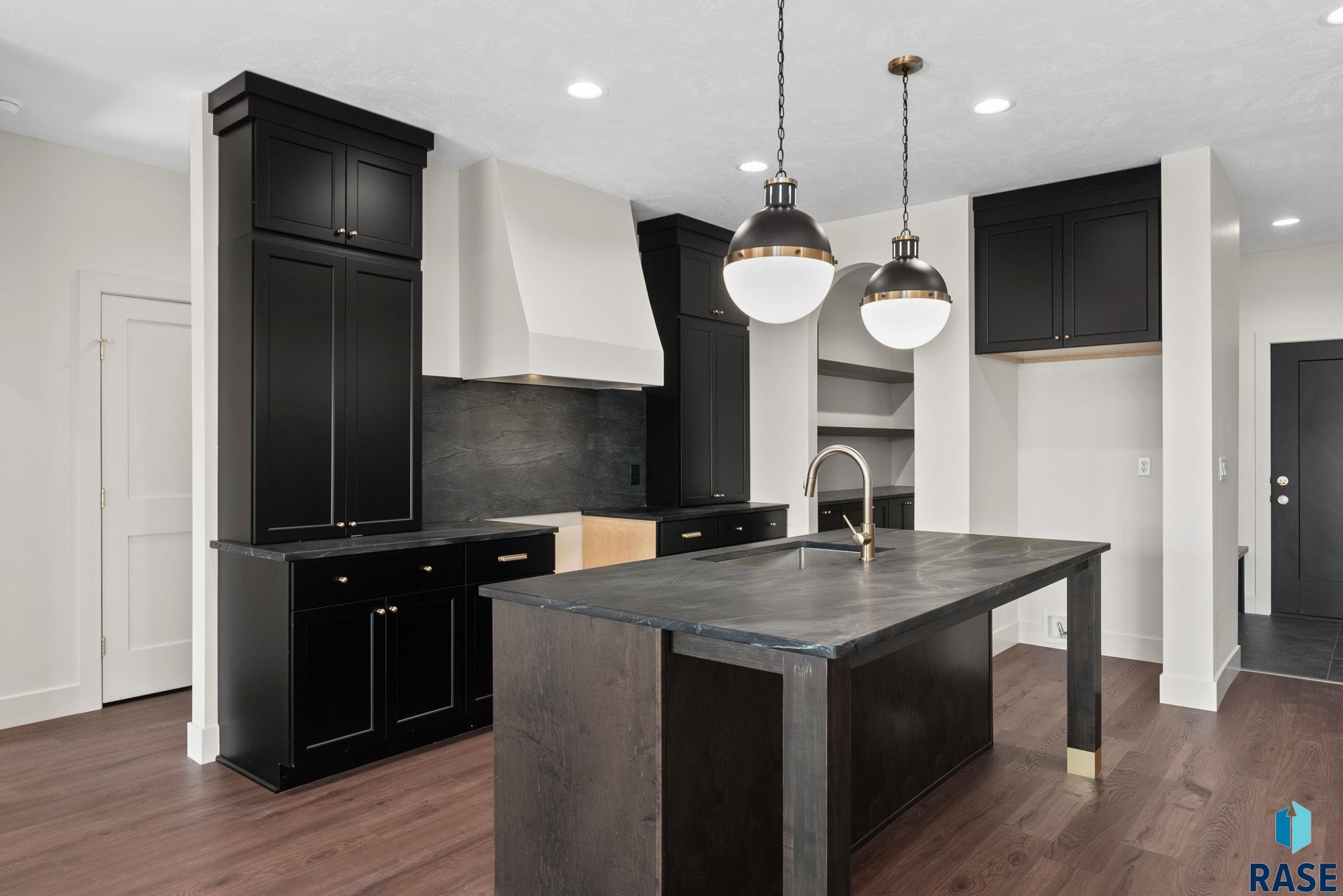 8309 E Sheridan Cir