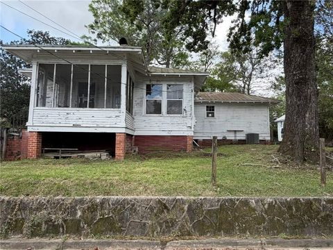 Photo of 302 6th Street, Chickasaw, AL 36611 (MLS # 7744177)