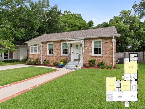Photo of 1910 Hunter Avenue, Mobile, AL 36606 (MLS # 7584277)