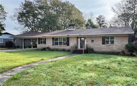 Photo of 504 Sutherland Drive, Chickasaw, AL 36611 (MLS # 7731390)