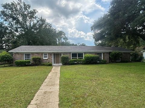 Photo of 5105 Geoffrey Drive, Mobile, AL 36693 (MLS # 7584431)