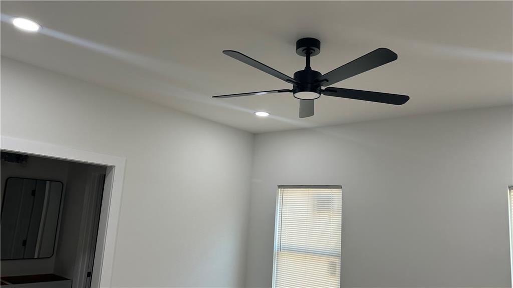 411 Bay Shore Avenue - Photo 2