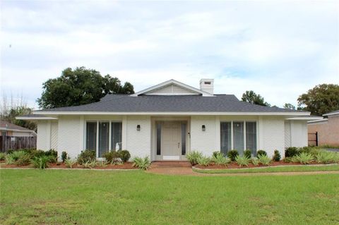 Photo of 6608 Chimney Top Drive N, Mobile, AL 36695 (MLS # 7606973)