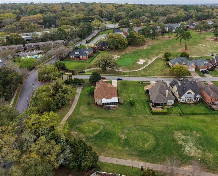 Photo 1 of 39 — 4199 Heron Lakes Drive, Mobile, AL 36693