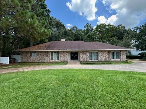 Photo of 1429 Regency Oaks Drive E, Mobile, AL 36609 (MLS # 7606504)