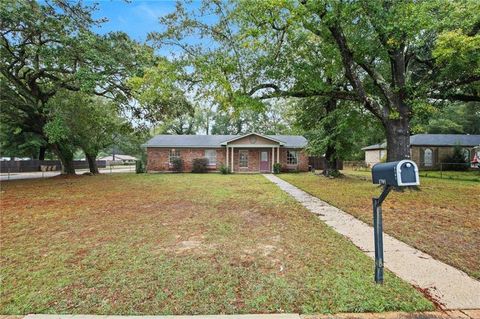 Photo of 1701 Phillips Lane, Mobile, AL 36618 (MLS # 7690562)